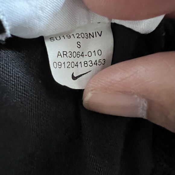 Nike Shirt Womens Small Black Cropped Tee Swoosh Logo Short Sleeve AR3064-010 - Picture 7 of 8